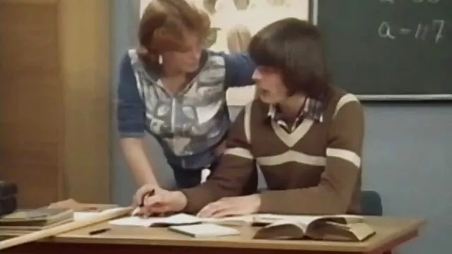 Le méchant fou film porno lesbien streaming s'est confié à son mec, et il l'a vendue à un ami pour de l'argent et maintenant ils baisent dans toutes les fissures