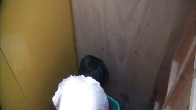 Igoryan a mis Vikulya sur la chatte pendant que son mari film porno gratuit lesbienne dormait dans une autre pièce