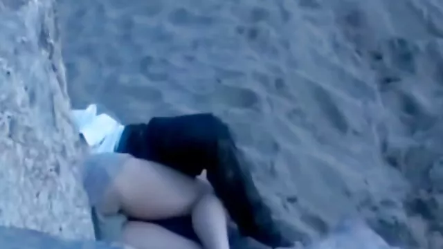 Une goule vivante est tombée du grenier vidéo lesbienne x et a commencé à effrayer l'homme, mais au lieu d'horreur, le mec lui a enfoncé une bite dans la bouche