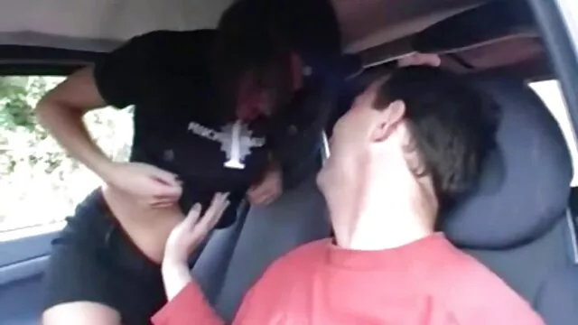 Un garçon se fait baiser en visitant sa petite amie quand sa mère le film porno lesbienne en français surprend en train de se branler