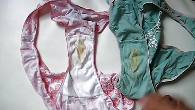 Le bébé à la peau sombre regarde la caméra avec surprise lorsque film lesbienne porno francais son mari lui propose de lui tirer dessus