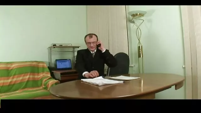 Alors que le parent quittait la maison chez un video x lesbienne black voisin, la jeune femme courut dans la salle de bain et se déshabilla devant la souche