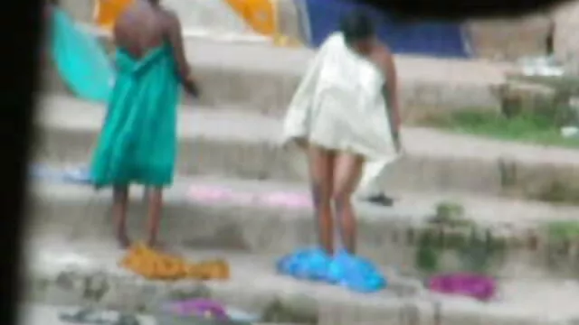 L'enseignante essaie d'indiquer aux perdants une façon différente de réussir l'examen si elle ne porte pas de film x gouines culotte