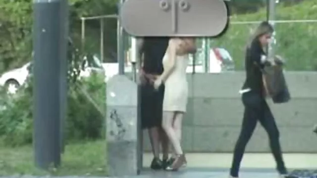 Le moment où l'homme au casting s'est vu proposer de se lécher actrice porno lesbienne le cul et la femme est heureuse, mais il ne l'est pas