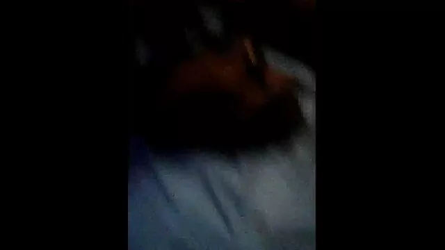 Dentiste infernal éviscérant un autre patient avec son ciseau et tripotant film x de lesbienne un scalpel dans sa bouche