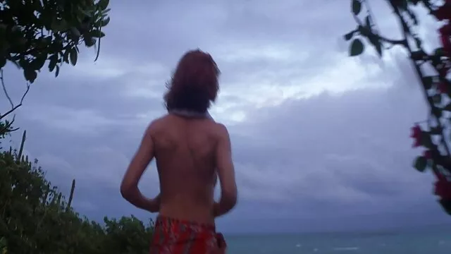 Fist pervers, hindou a mis sa femme sur sa jambe avec une chatte et a enfoncé des ongles non film porno lesbienne streaming coupés dans le vagin jusqu'au talon