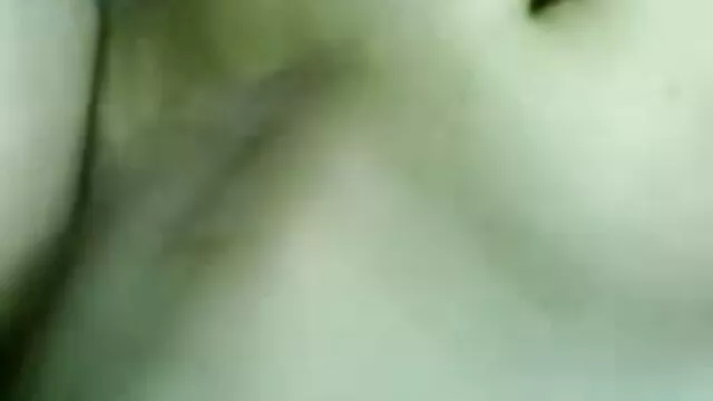 La femme de chambre borgne mange dans la bouche la bite film x gouine du maître dans les escaliers