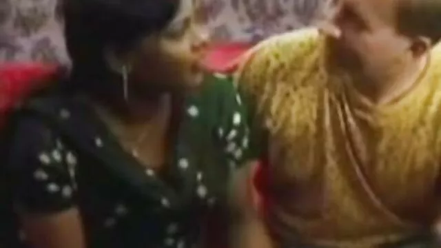 Grace dans vidéo lesbienne x la piscine
