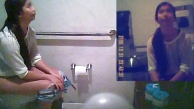 Baise la femme de son meilleur vidéo x lesbienne ami dans sa bouche pendant que le mec se rendait dans une autre ville pour travailler