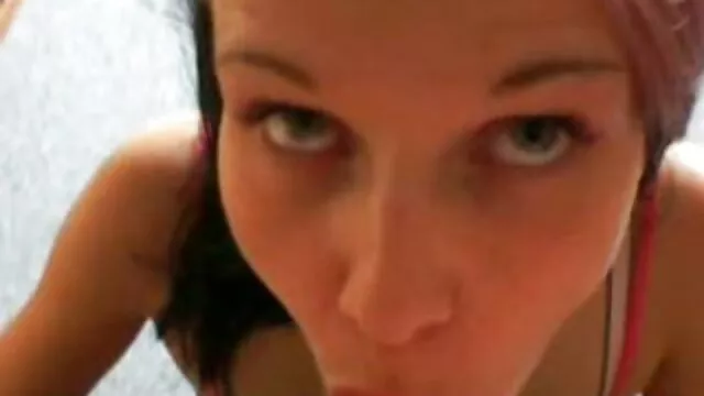 J'ai accroché une lampe de poche sur ma tête et je suis filme x lesbienne allé baiser les membres de la maison endormis à tour de rôle la nuit