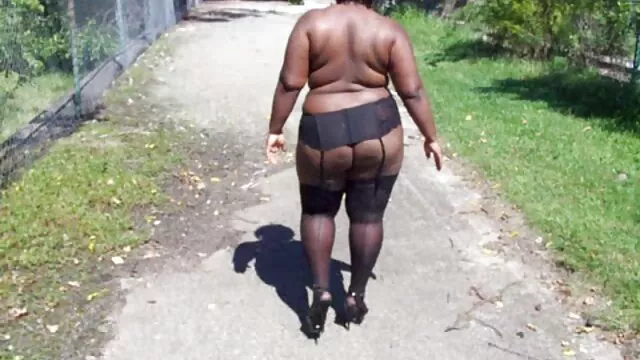 La beauté catégorique Yasmin film de lesbienne x