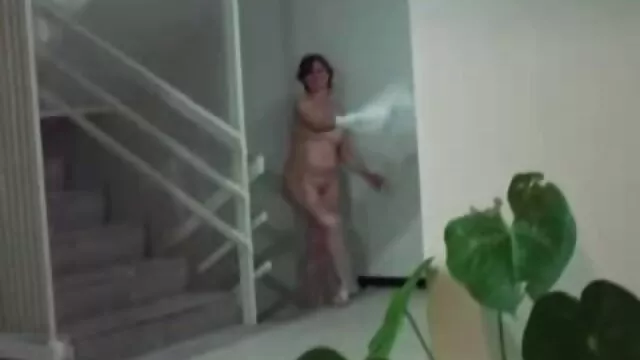 J'ai mis la fille d'un voisin dans une cage et j'ai commencé à baiser le soir pendant que mes parents errent à film porno de lesbiene la recherche de