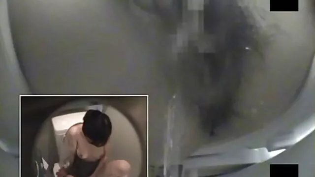 Nosy Georgian met l'anal d'un jeune étranger sur une bite tordue film lesbienne x gratuit avec des boules poilues